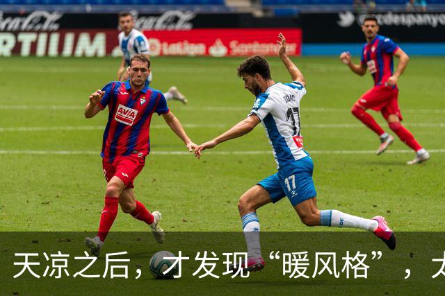 天凉之后，才发现“暖风格”，太适合中年女人了！衬气色，又显高级